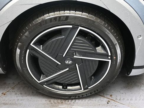 Used 2025 Hyundai Ioniq 5 Limited image 10