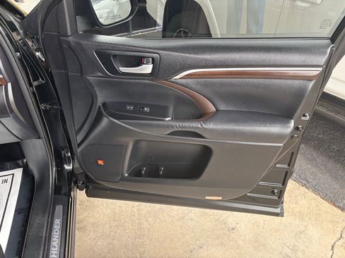 Used 2014 Toyota Highlander Limited image 35