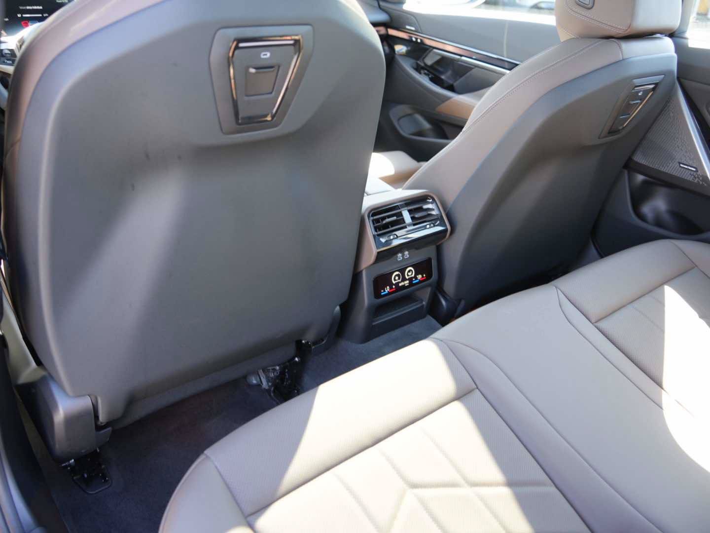 Used 2026 BMW 540i xDrive AWD/4WD image 9