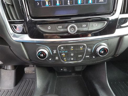 Used 2021 Chevrolet Traverse RS image 23