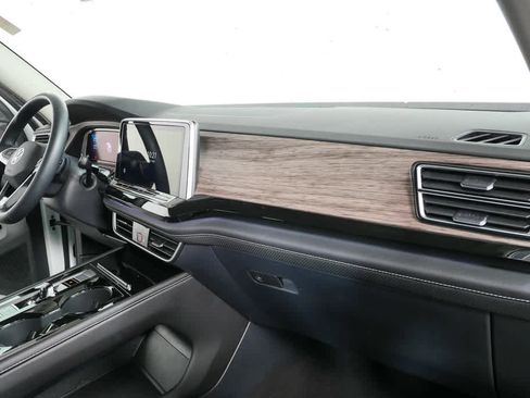 Certified 2025 Volkswagen Atlas SEL Premium R-Line image 25