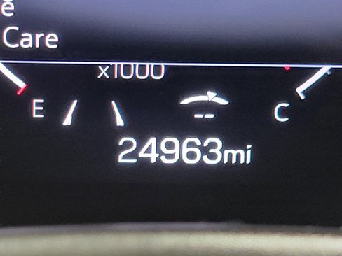 Used 2025 GMC Yukon XL Denali image 9