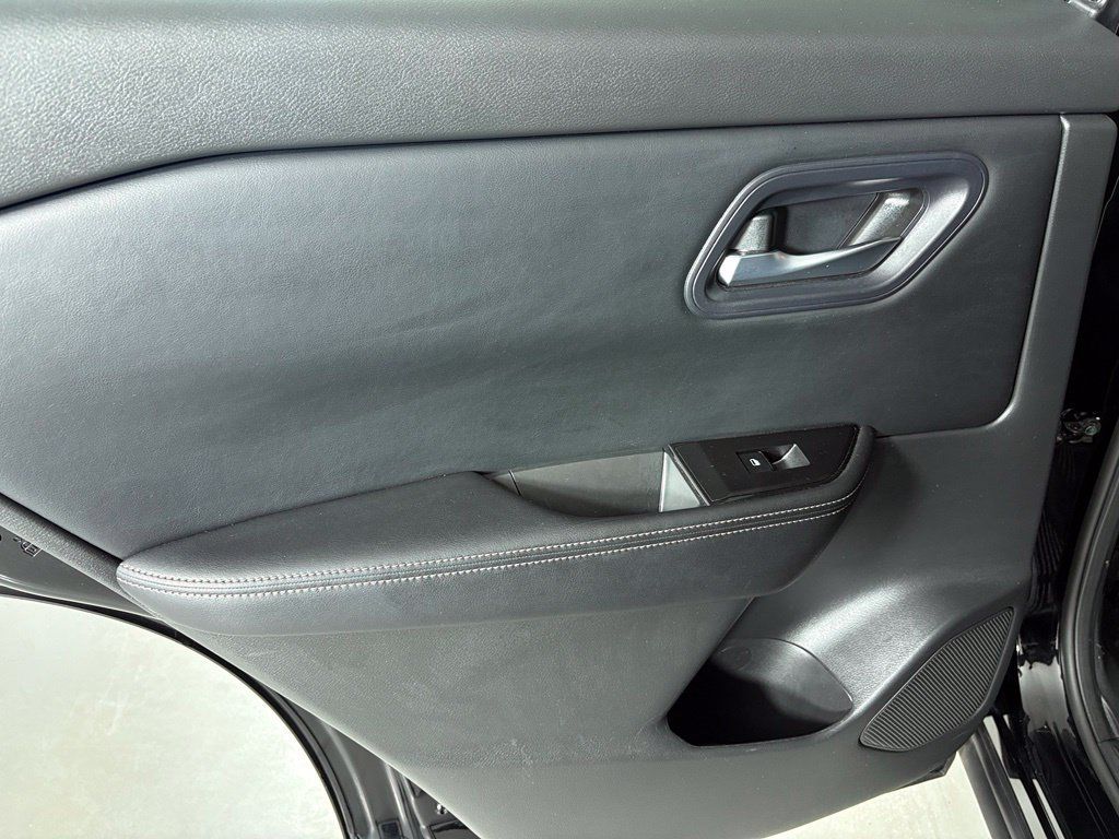 Used 2024 Nissan Rogue SV FWD image 35
