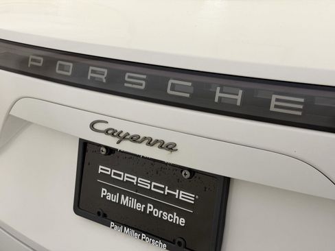 Used 2023 Porsche Cayenne Platinum Edition image 25