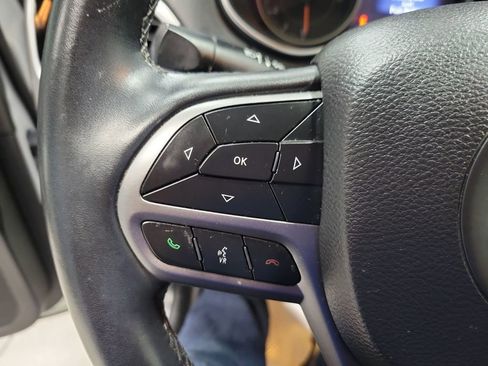 Used 2019 Jeep Cherokee Limited image 37