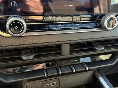 Used 2024 Chevrolet Colorado Trail Boss w/ Technology Package image 19