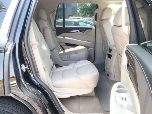Used 2018 Cadillac Escalade Luxury image 24