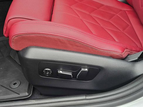 Used 2026 BMW 550e xDrive 550e xDrive image 24