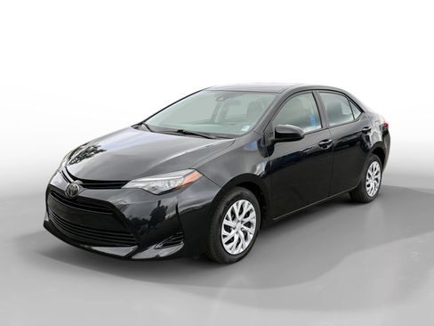 Used 2017 Toyota Corolla LE image 1