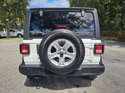 Used 2018 Jeep Wrangler Unlimited Sport S AWD/4WD image 4