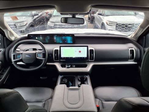 Certified 2025 Ford Expedition Active image 14