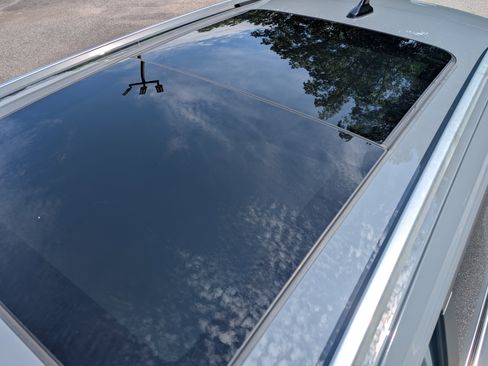 Used 2022 Volkswagen Taos SEL w/ Panoramic Sunroof Package FWD image 14