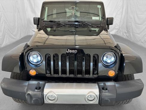 Used 2015 Jeep Wrangler Unlimited Sahara w/ Connectivity Group AWD/4WD image 2