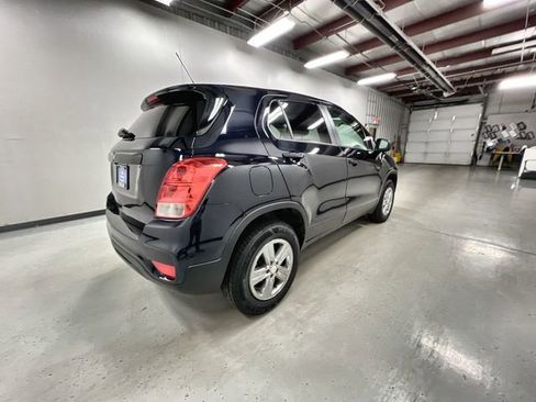Used 2021 Chevrolet Trax LS w/ Tint and Cruise Package AWD/4WD image 8