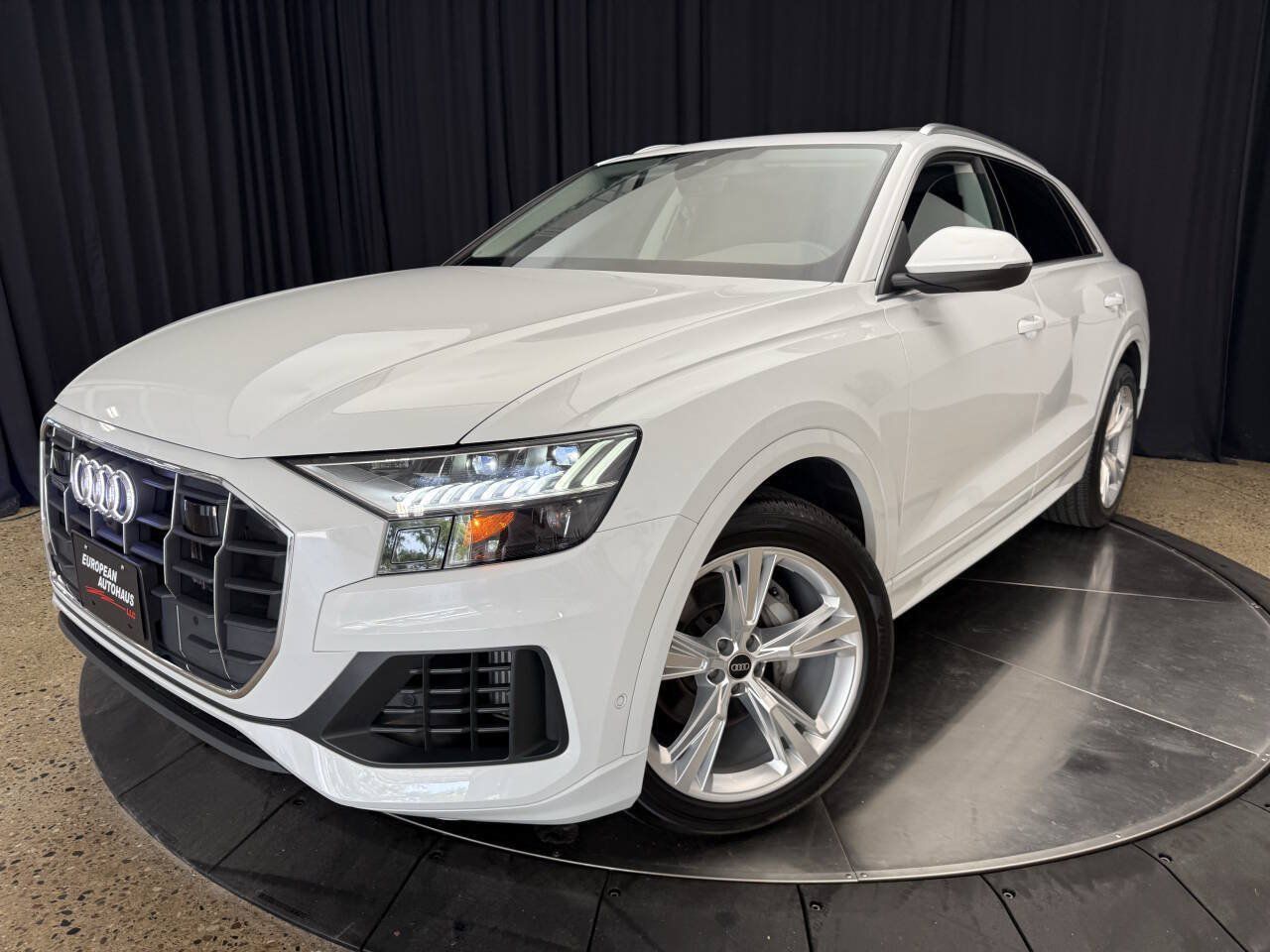 Used 2023 Audi Q8 Premium w/ Convenience Package AWD/4WD image 2