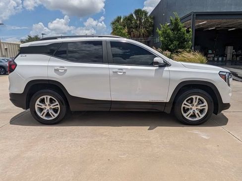 Used 2023 GMC Terrain SLE w/ Driver Convenience Package AWD/4WD image 4