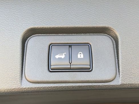 Used 2025 Nissan Rogue SL w/ Tech Package FWD image 35