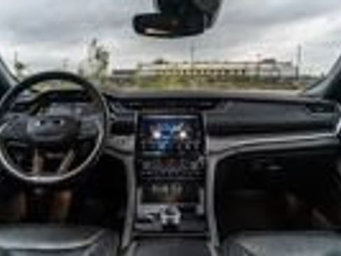 Used 2024 Jeep Grand Cherokee Limited AWD/4WD image 20
