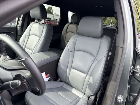 Certified 2023 Buick Enclave Essence image 19