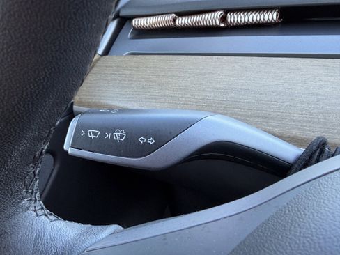 Used 2022 Tesla Model 3 Standard Range image 38