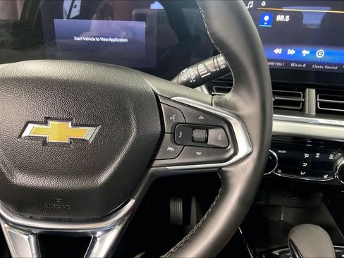 Used 2025 Chevrolet Trax LT w/ LT Convenience Package FWD image 23