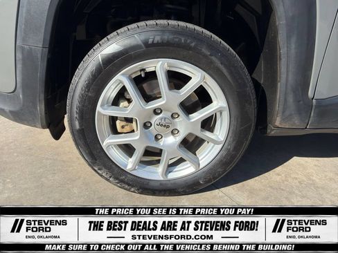 Used 2022 Jeep Renegade Latitude w/ Convenience Group AWD/4WD image 15