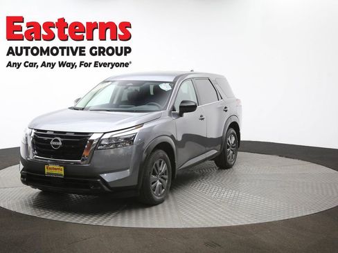 Used 2024 Nissan Pathfinder S image 54