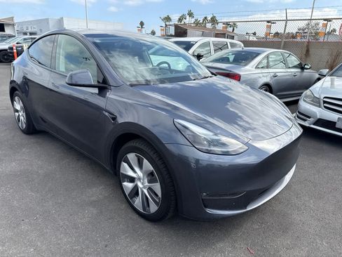 Used 2023 Tesla Model Y 2WD image 8