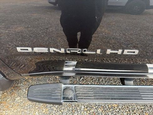 Used 2020 GMC Sierra 2500 Denali w/ Denali Ultimate Package image 9