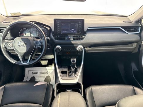 Used 2021 Toyota RAV4 XLE Premium image 16