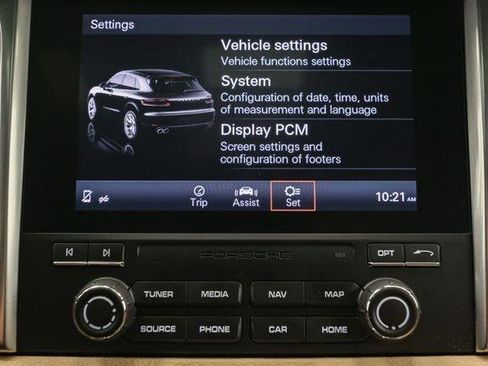 Used 2018 Porsche Macan Turbo image 30