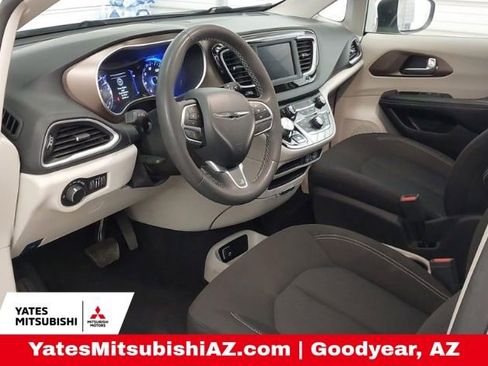 Used 2022 Chrysler Voyager LX image 8