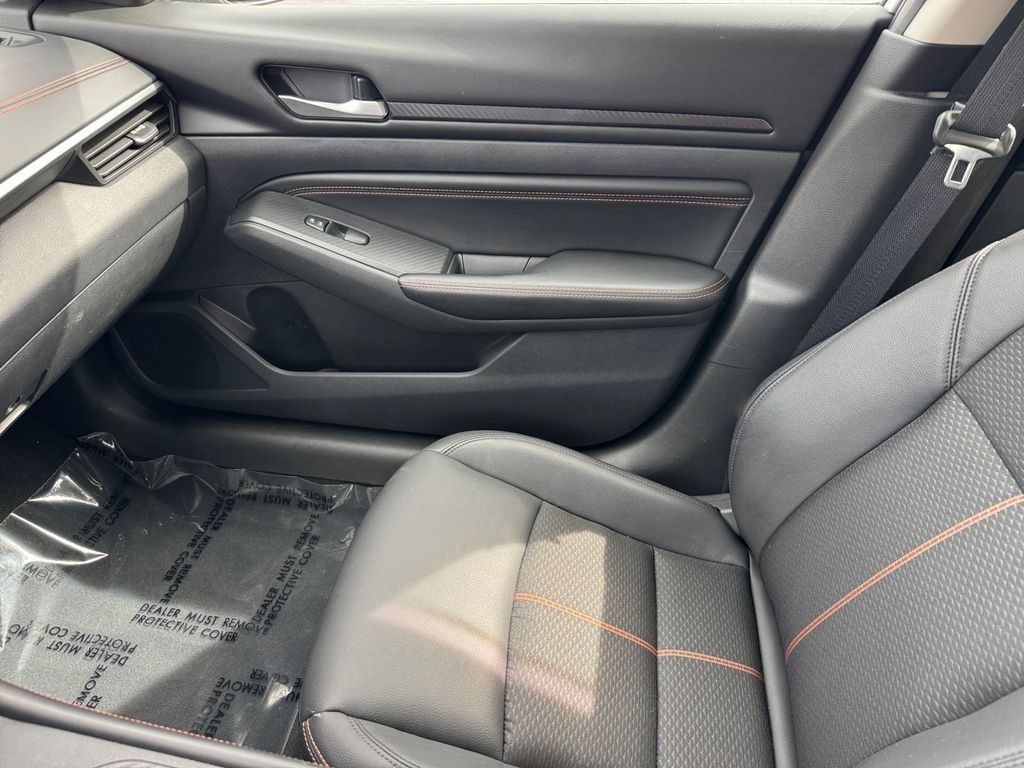 Used 2021 Nissan Altima 2.5 SR w/ SR Premium Package FWD image 30
