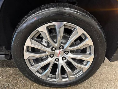 Used 2021 GMC Yukon XL Denali w/ Denali Premium Package AWD/4WD image 10