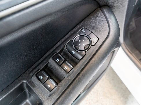 Used 2021 Ford Edge SE image 14