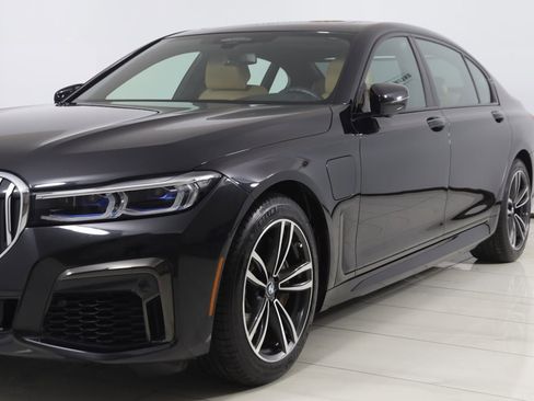 Used 2020 BMW 745e xDrive image 71
