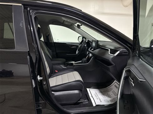 Used 2021 Toyota RAV4 XLE image 22