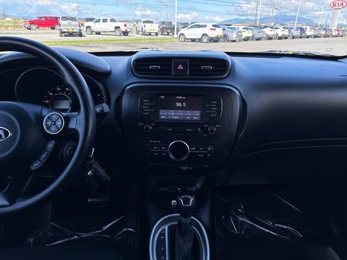 Used 2017 Kia Soul + FWD image 25