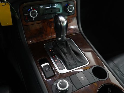 Used 2012 Volkswagen Touareg Executive image 23