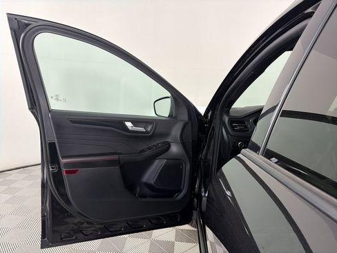 Certified 2025 Ford Escape ST-Line Select AWD/4WD image 10