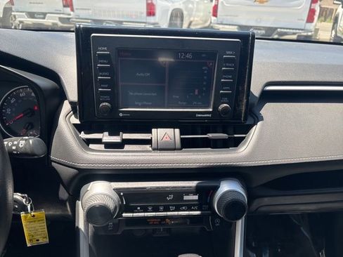 Used 2021 Toyota RAV4 LE AWD/4WD image 24