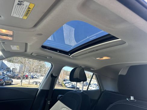 Used 2023 Hyundai Venue SEL image 31