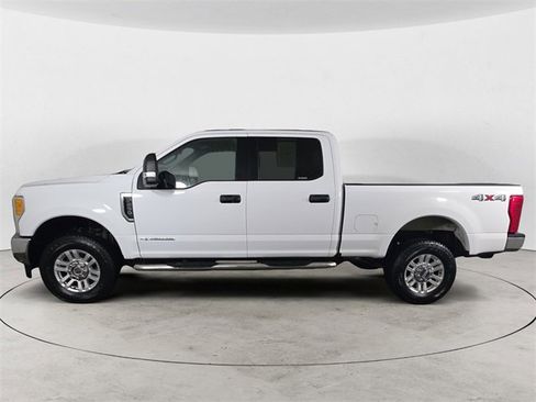 Used 2017 Ford F250 XLT image 2
