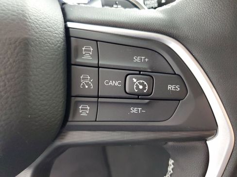 New 2025 Jeep Grand Cherokee Altitude image 27