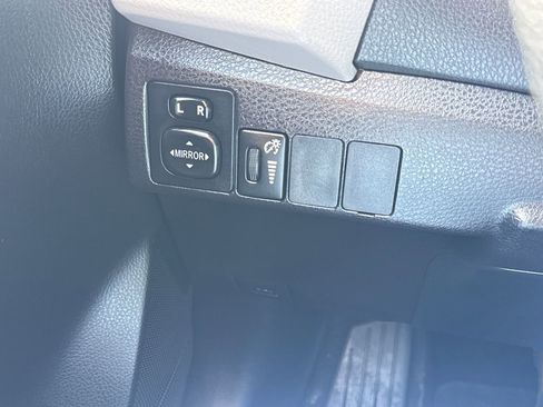Used 2016 Toyota Corolla LE FWD image 32