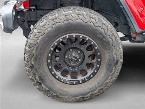 Used 2018 Jeep Wrangler Unlimited Sahara AWD/4WD image 24