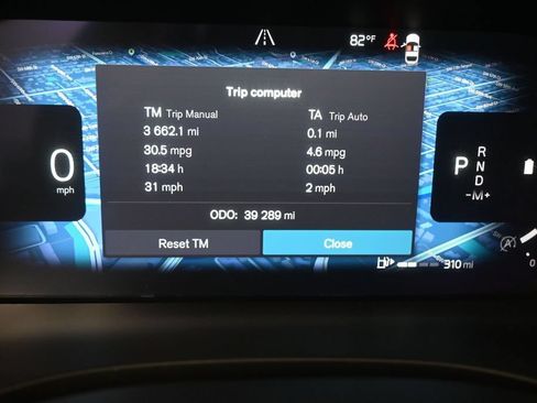 Certified 2024 Volvo XC60 B5 Plus w/ Protection Package Premier AWD/4WD image 13