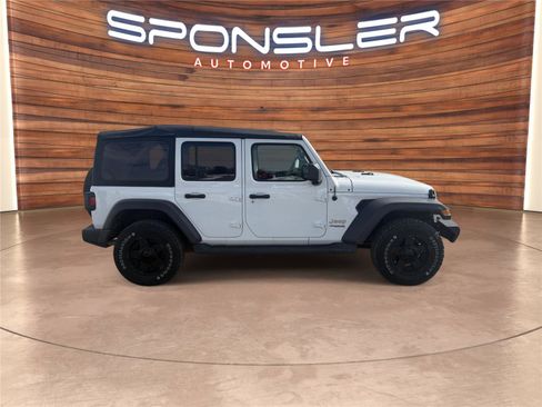 Used 2019 Jeep Wrangler Unlimited Sport image 7