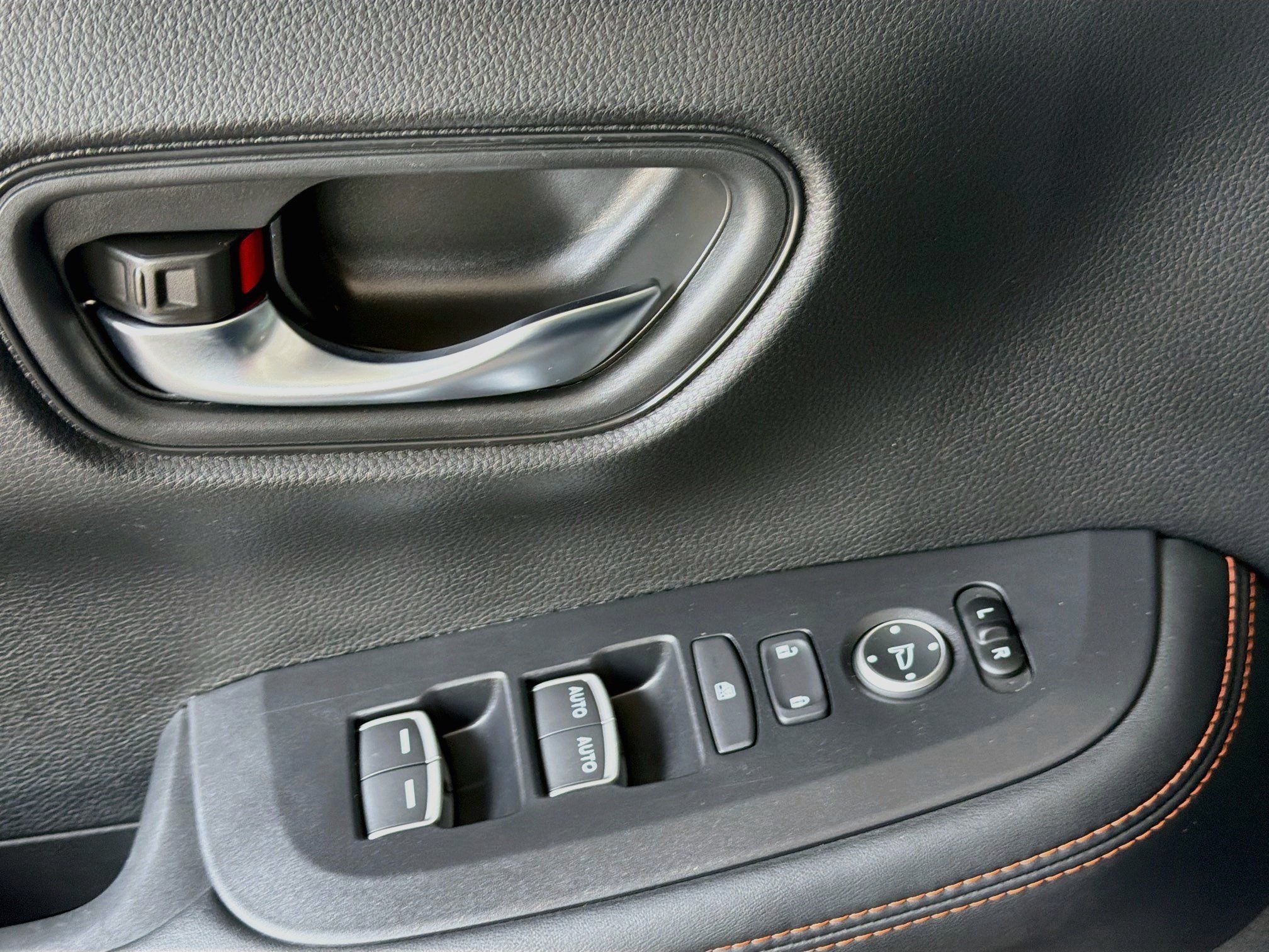 Used 2025 Honda HR-V Sport image 15