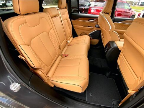 Used 2025 Jeep Grand Cherokee Summit image 20